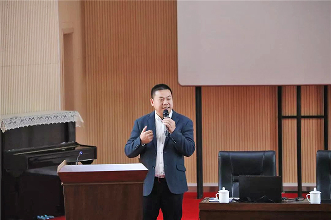 張?zhí)炫喽麻L(zhǎng)發(fā)表主題演講